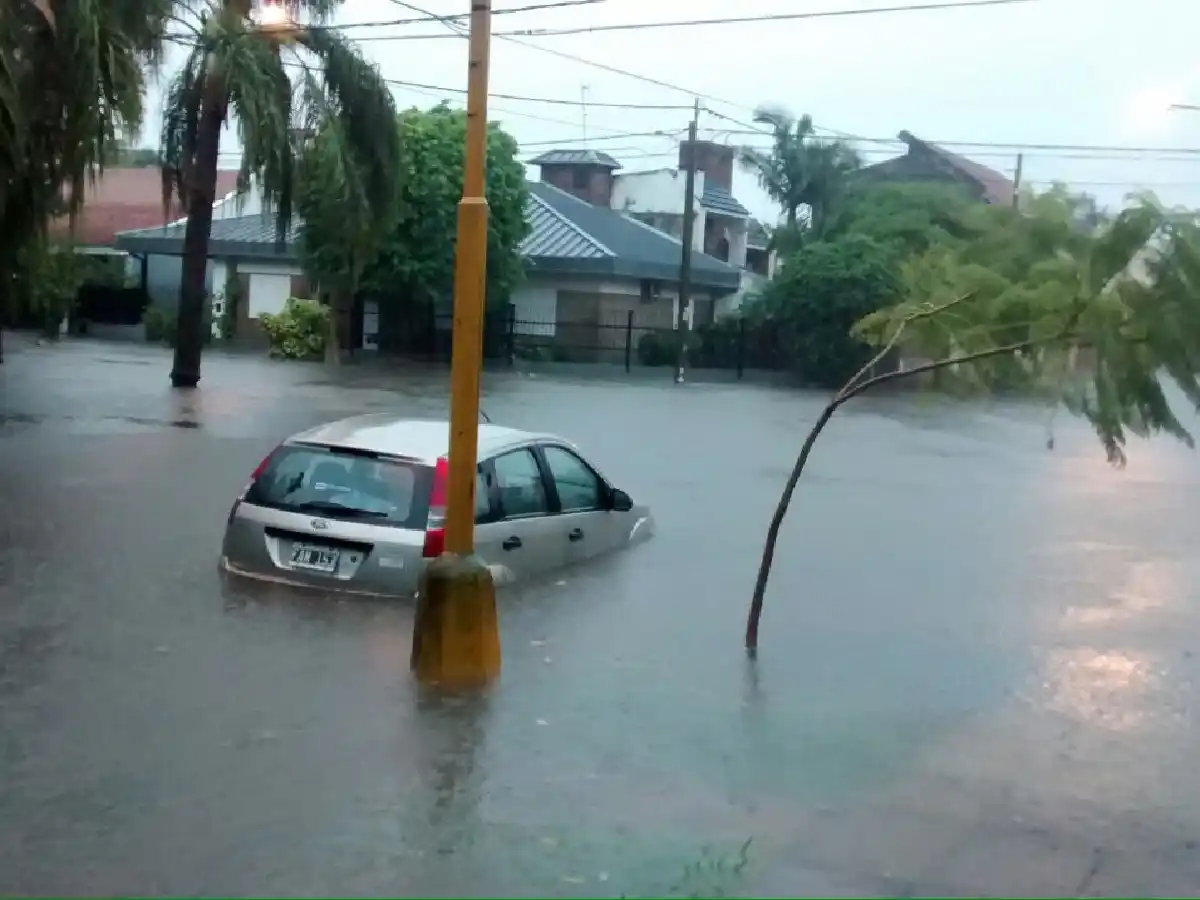 Unos 200 evacuados en Santa Fe, donde hay localidades en situación "alarmante"