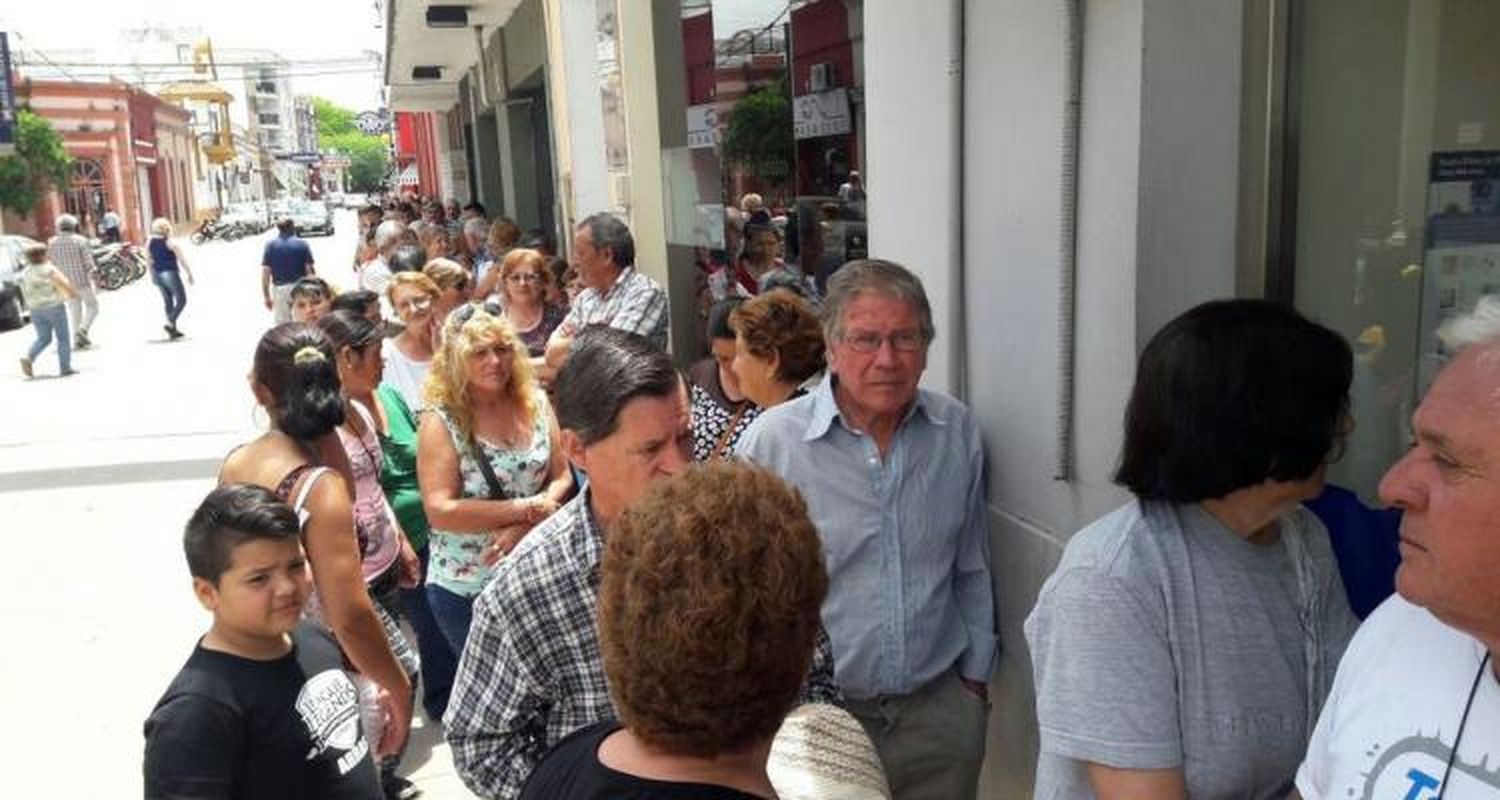 El Banco Industrial en la mira de sus obligados clientes