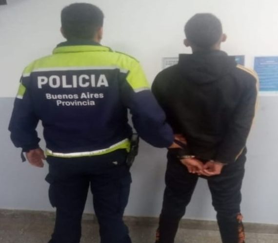 Detuvieron a dos hombres que robaban cables en Villa Italia