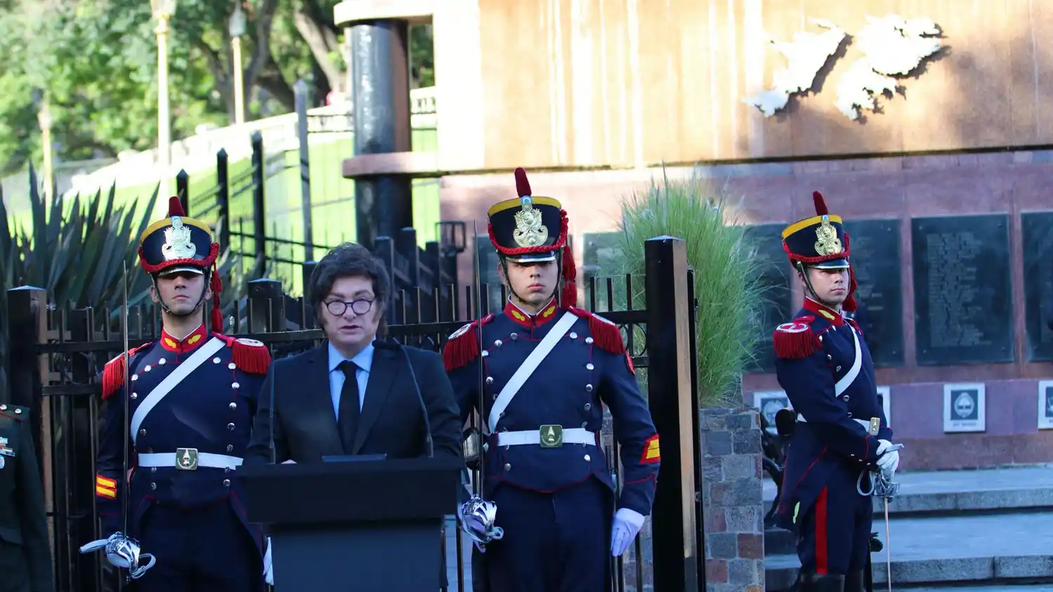 Milei en el homenaje a los Héroes de Malvinas: "Un país soberano debe ser primero un país próspero"