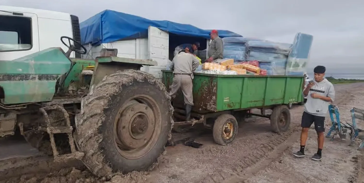 Las localidades de Cañada Ombú y Los Amores presentaban agua acumulada en sus calles y claros vestigios de anegamientos en casas particulares.