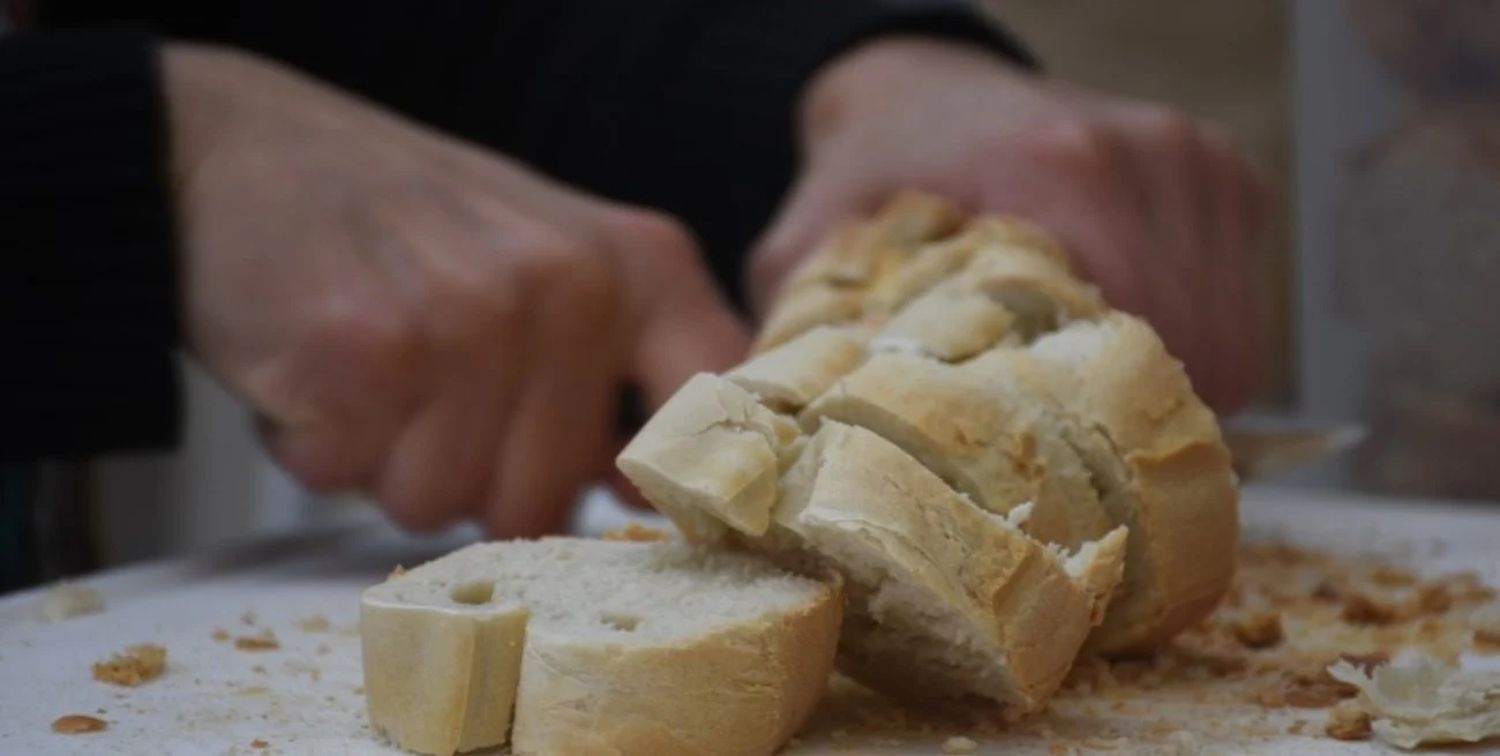 Prácticamente todas las semanas se abren nuevos comedores, impulsados por vecinos que se organizan solidariamente para darle de comer a sus hijos y a los de los demás. Y se cierran otros, abandonados a su suerte por el Estado. Foto: Mauricio Garín