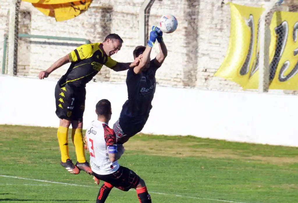 Santamarina hizo fútbol y se perfila la formación