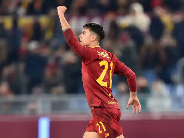 Dybala festeja su tanto en la segunda parte.