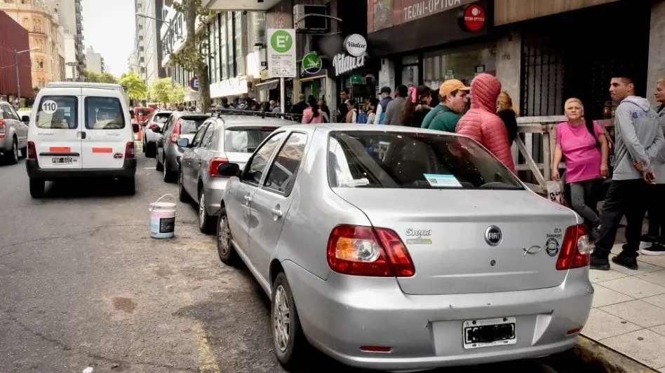 Estacionar se volvió un problema todo el año: "el parque automotor es de unos 600.000 autos"