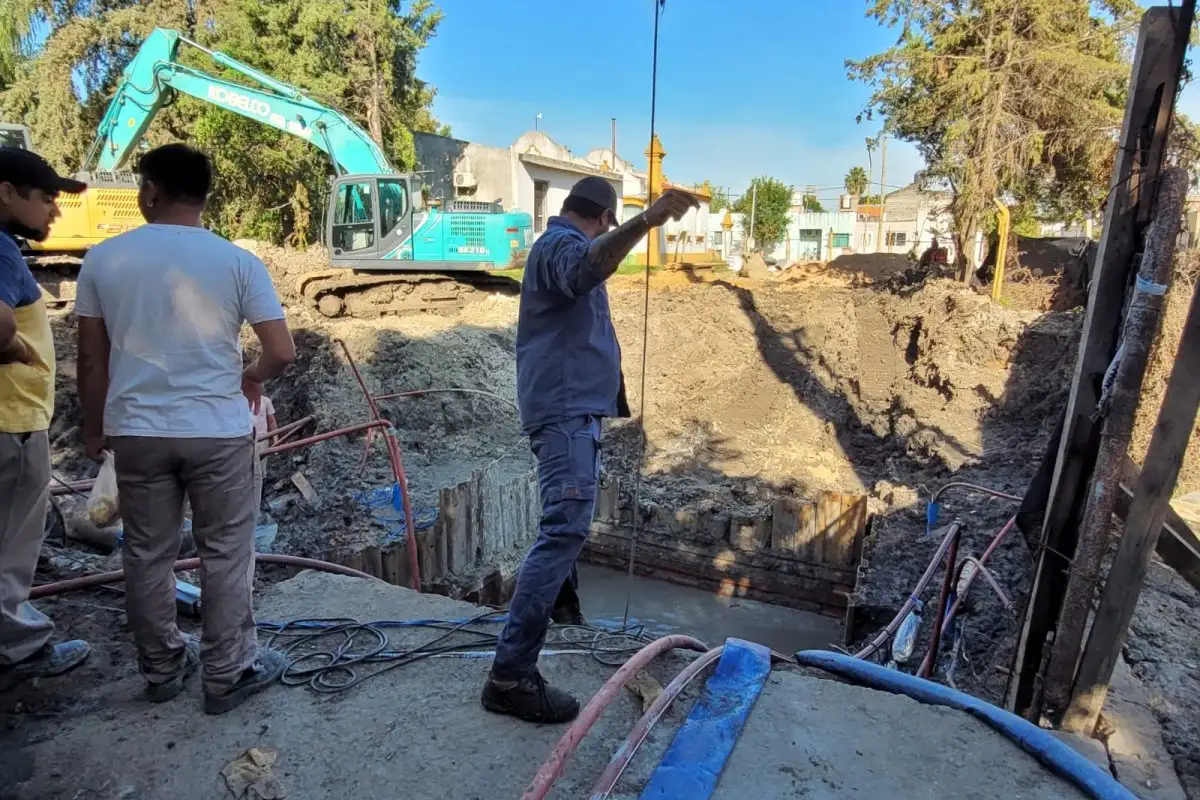 Cloacas: reparan el caño de impulsión en la zona de Pueblo Nuevo