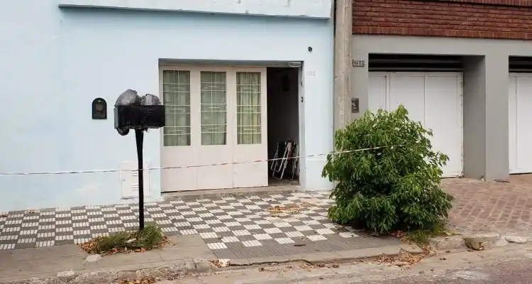 Hallaron muerta a una mujer en un domicilio de calle Miguel Porta