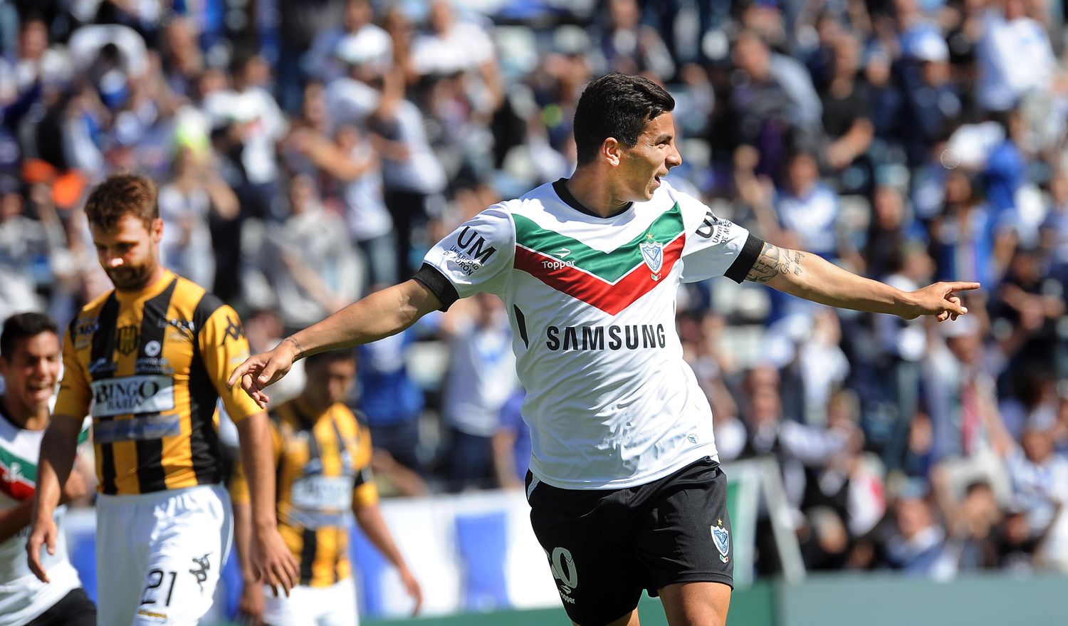 Olimpo perdió por goleada ante Vélez en su visita a Liniers