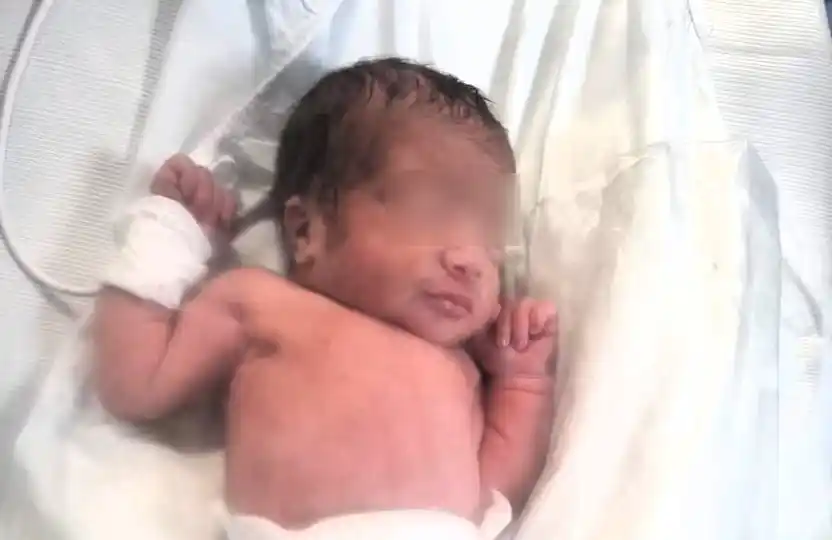 La beba permanece internada en la terapia intensiva del Hospital Diego Thompson.