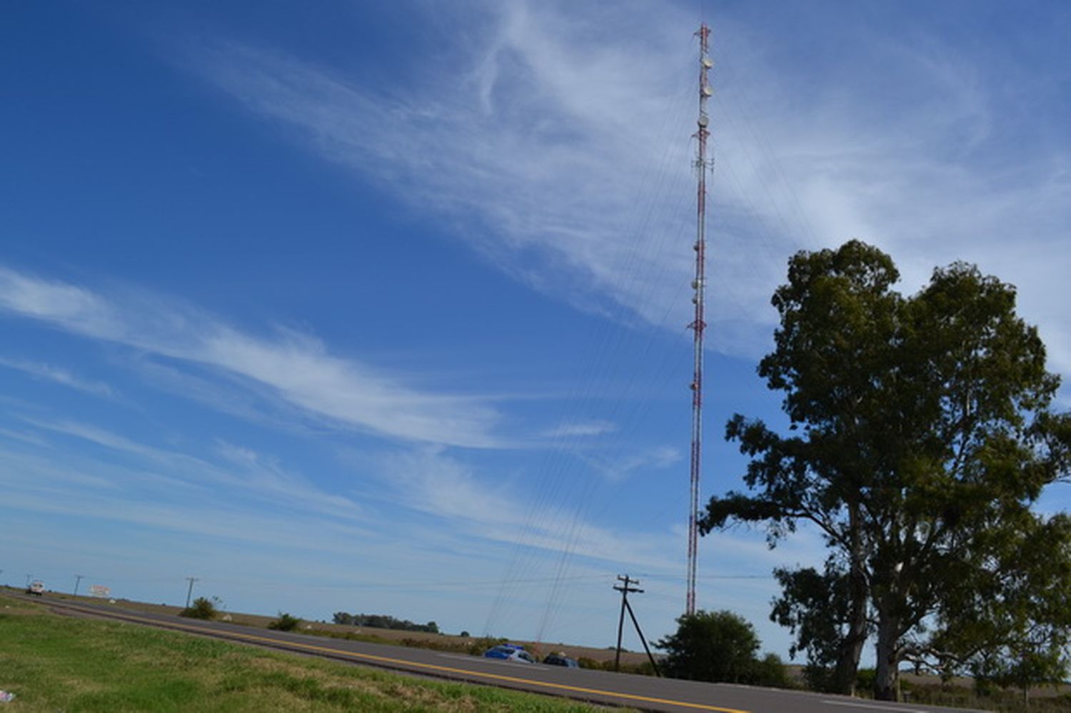 Un operario cayó de unos 40 metros cuando trabajaba en una antena