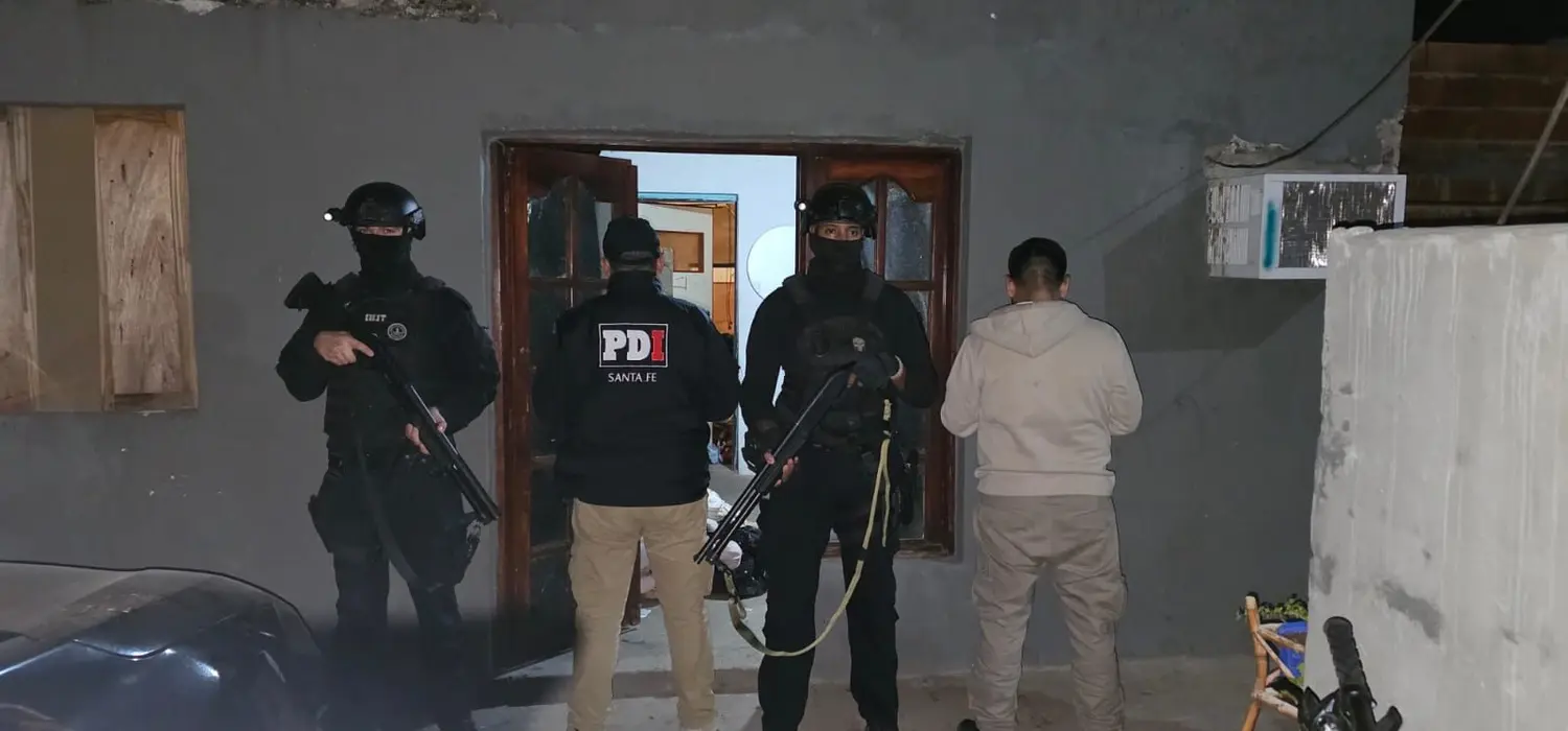 Entraron a robar y amenazaron a dos mujeres con armas de fuego: fueron identificados