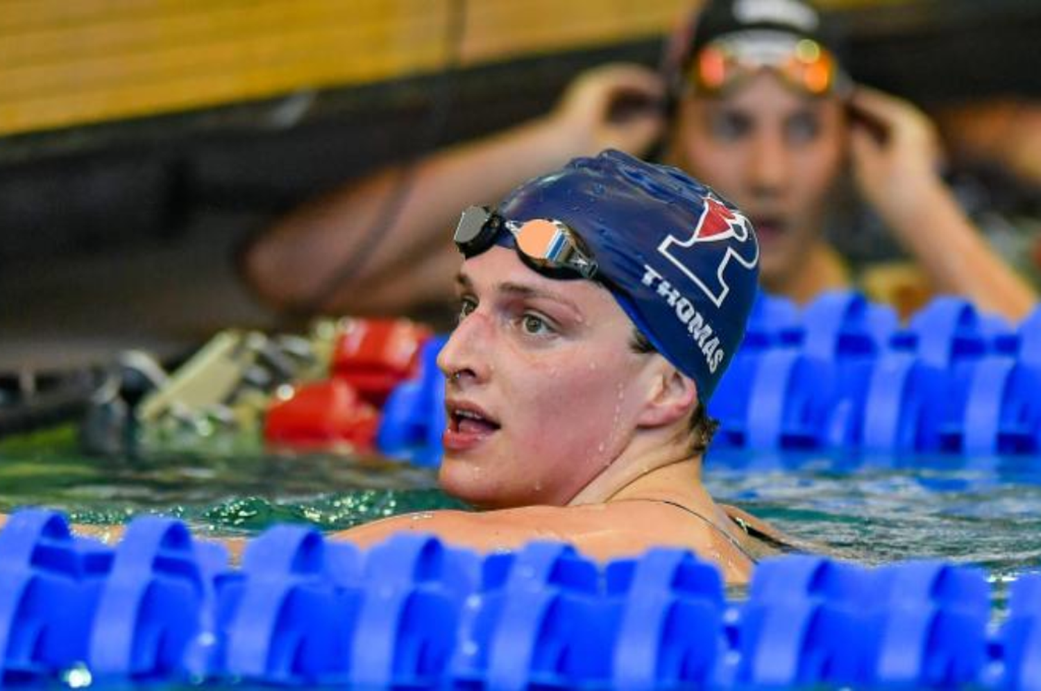 La Federación de Natación restringió la participación de nadadoras trans en las pruebas femeninas