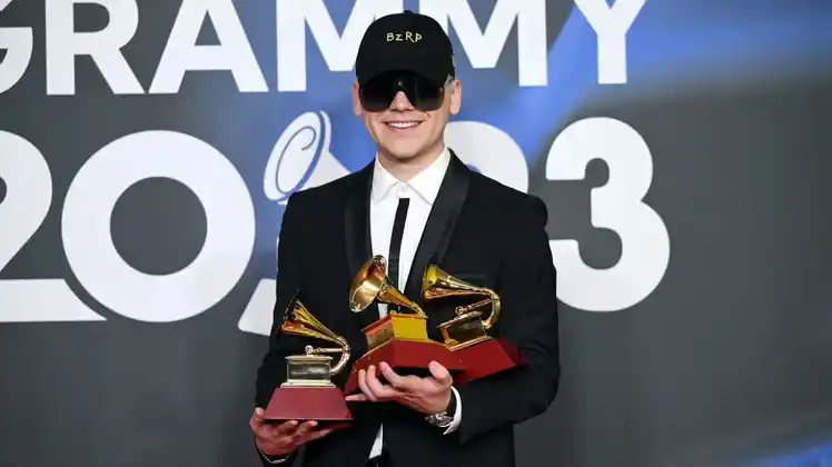 Bizarrap se llevó las ovaciones en Sevilla en el marco de la celebración de los premios Latin Grammys 2023.