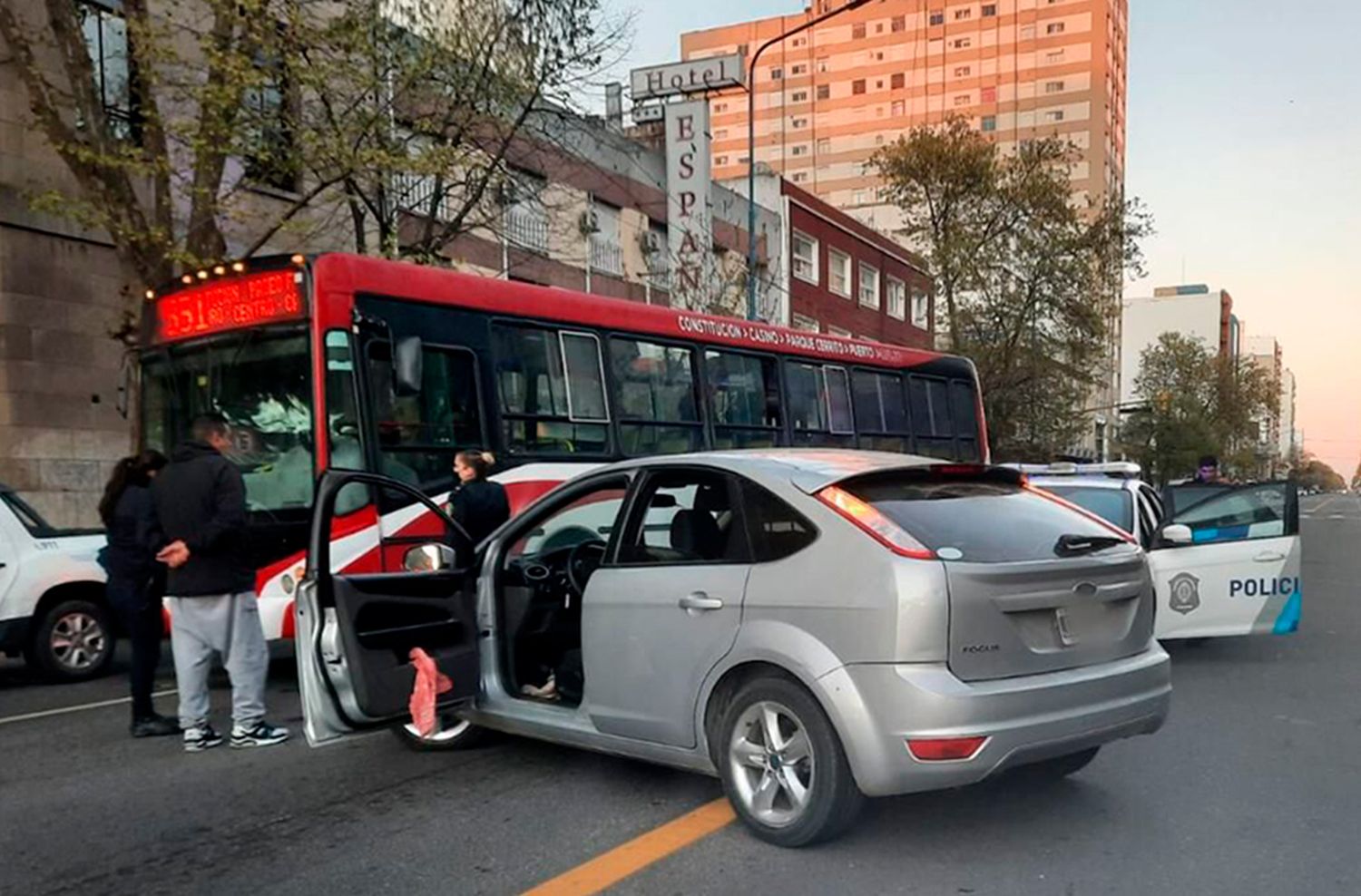 Circuló por Luro en contramano desde la costa y pudieron frenarlo frente al Palacio comunal