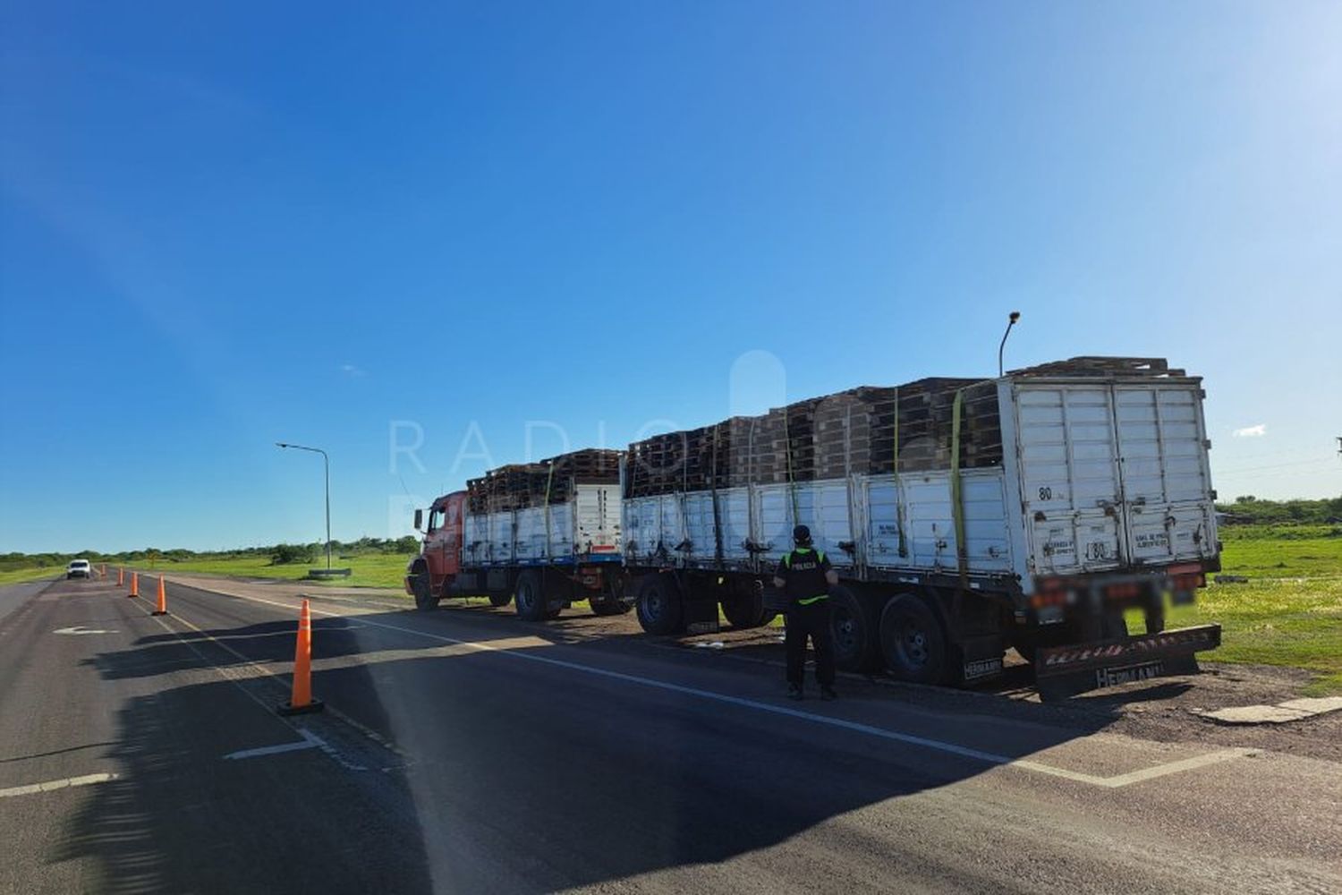 In fraganti: los descubrieron con estupefacientes y dólares en Ruta Nacional 11