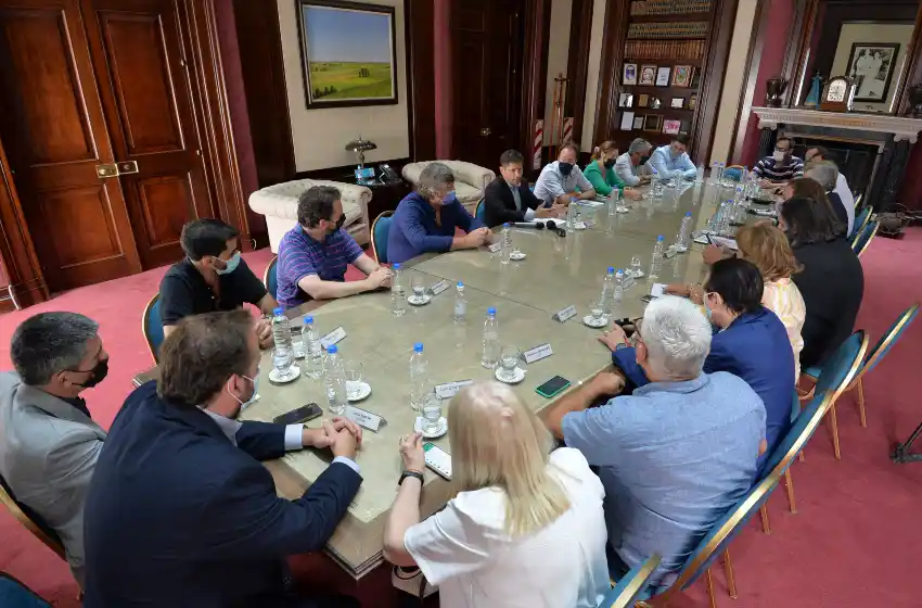 Kicillof cerró la paritaria 2022 con docentes y estatales