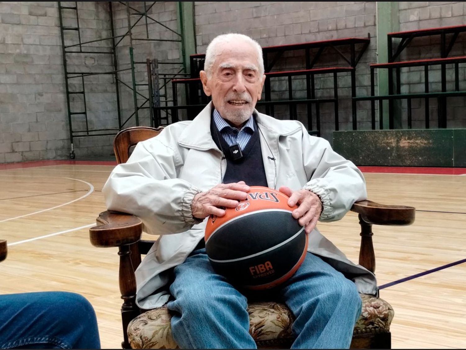Carlos María Bilbao recibió a Ecos Diarios, en la casa de Centro Basko