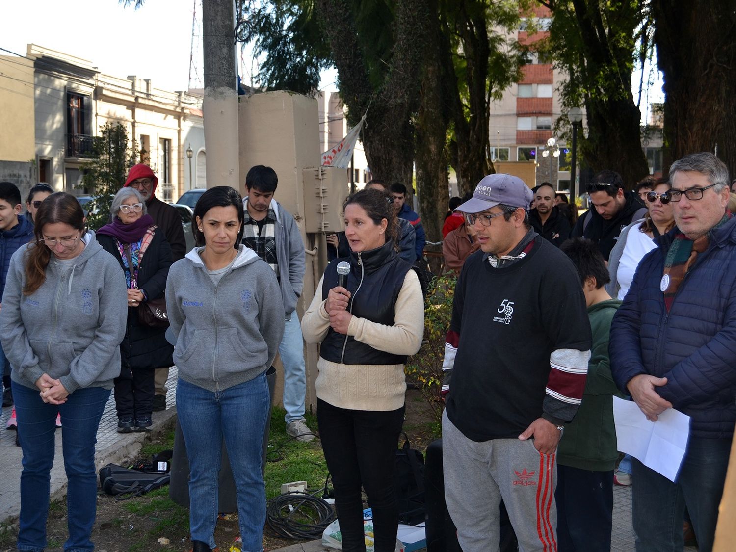 Lucecitas se manifestó ante una crisis que pide soluciones urgentes