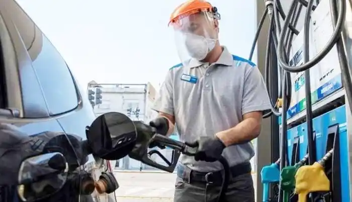 YPF lanza un descuento del 15% en todos los combustibles para el personal de la salud