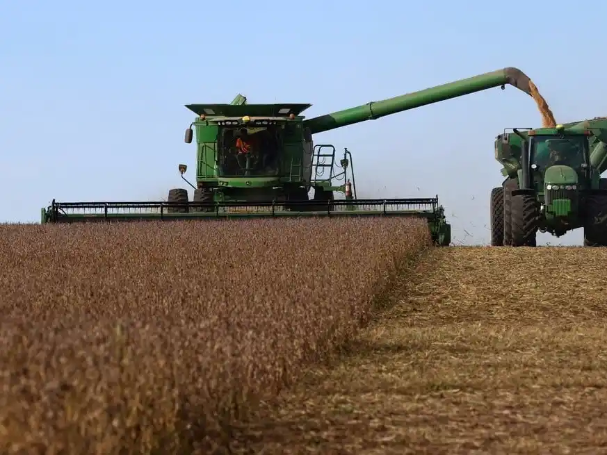 Caputo reiteró una de las promesas centrales de la gestión libertaria: la eliminación de las retenciones. Crédito: Reuters/Matias Baglietto