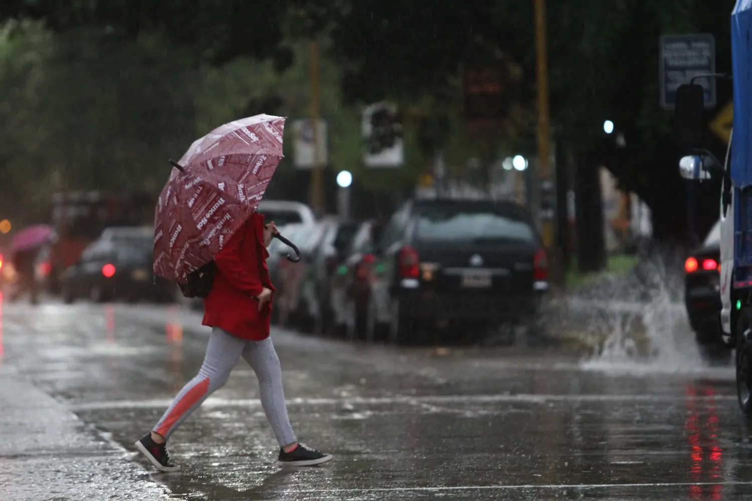 La temperatura mínima fue de 20° y la máxima sería de 30°.