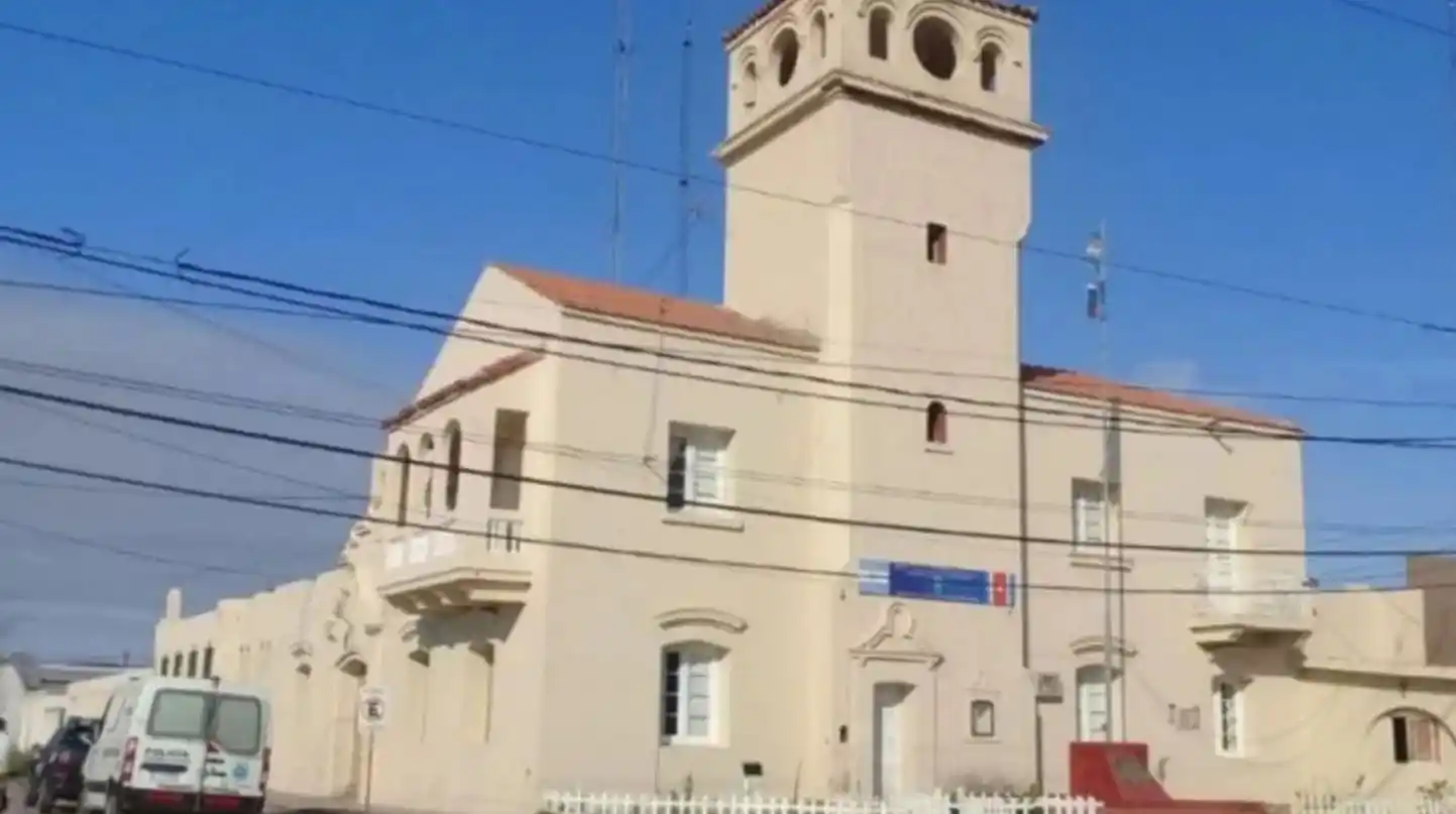 Quería vengarse de su hermana y sujetó a su sobrina de 10 años para que su hijo la violara