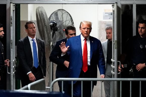 ¡SI DESACATA LA ORDEN DEL TRIBUNAL! Donald Trump a un «tris» de IR A LA CÁRCEL