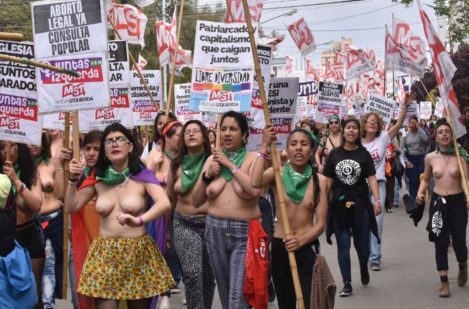 Multitudinaria convocatoria en el Encuentro Nacional de Mujeres