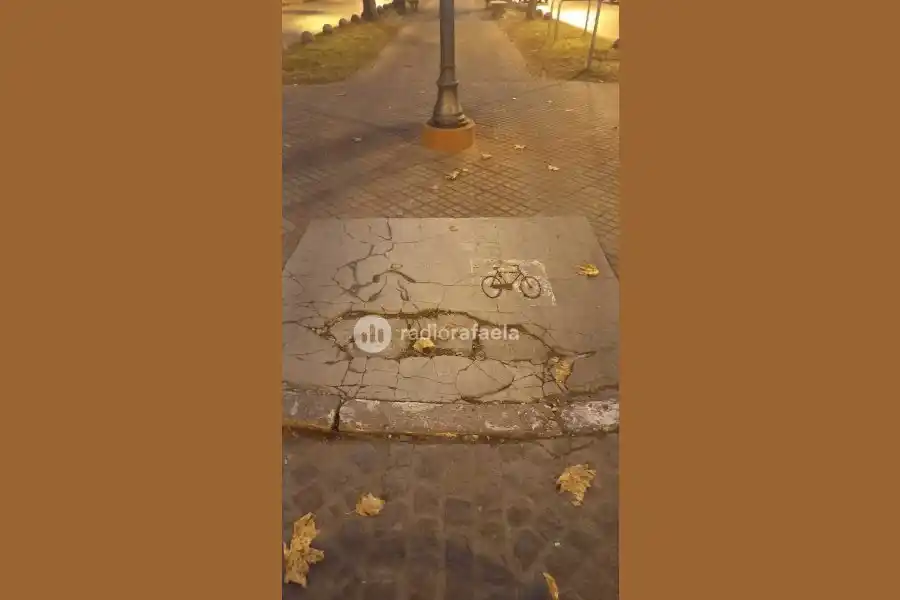 Estado de una de las tapas de bocas de tormenta