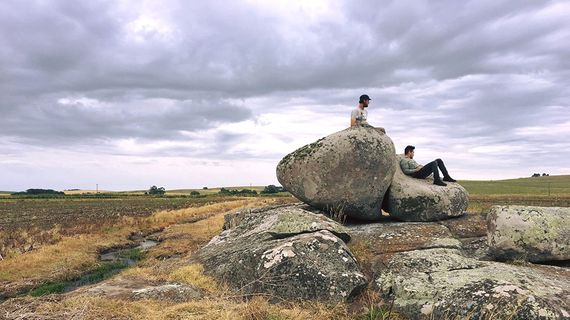 Los misterios de las piedras serranas serán develados con “La Otra Parte” que inaugurará el Festival de Cine