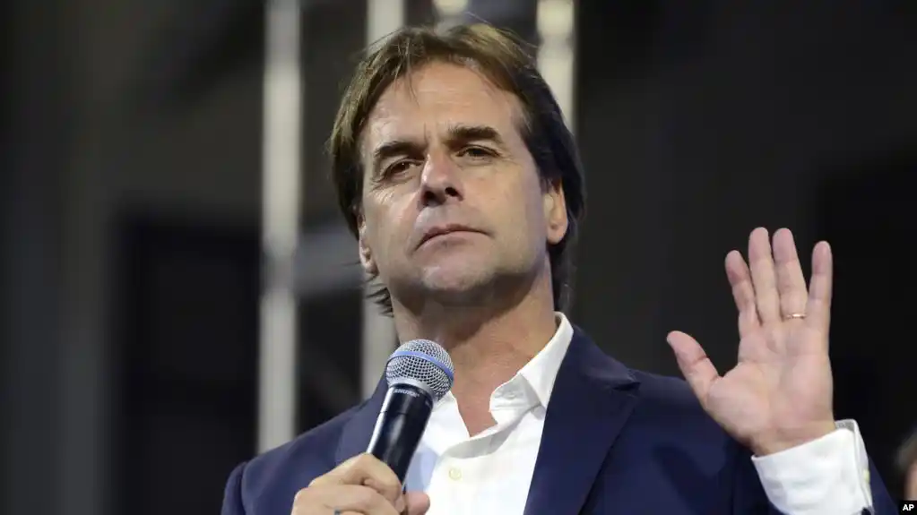 Lacalle Pou pide al parlamento uruguayo más exoneración impositiva a los argentinos