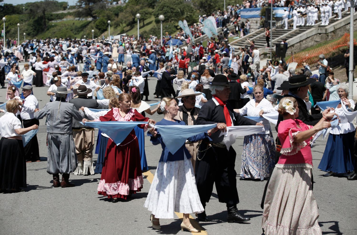 Se realizó un nuevo “Gran Pericón Nacional frente al mar”