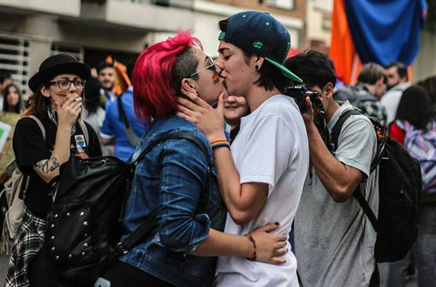 «La discriminación a parejas gays es más común de lo que creemos»