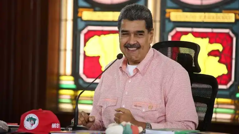 Nicolás Maduro cierra filas y se aferra al poder
