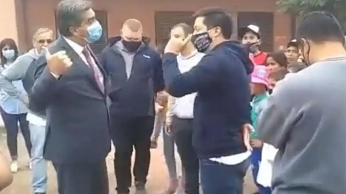 Docentes increparon a Capitanich por la situación salarial y el gobernador apuntó contra Macri