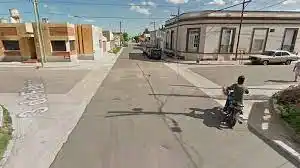 Pareja de menores robó ropa y herramientas de una camioneta, pero los detuvieron
