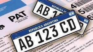 El Gobierno autorizó a usar patentes de papel ante la falta de insumos para chapas