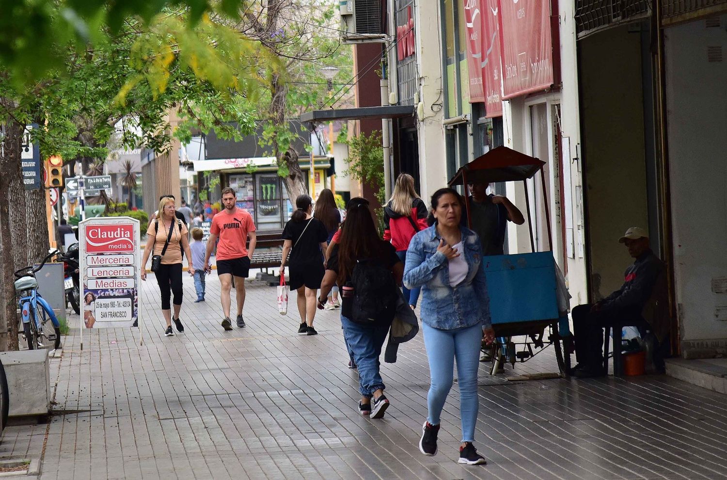 Por la incertidumbre electoral, algunos comercios no abrieron hoy.