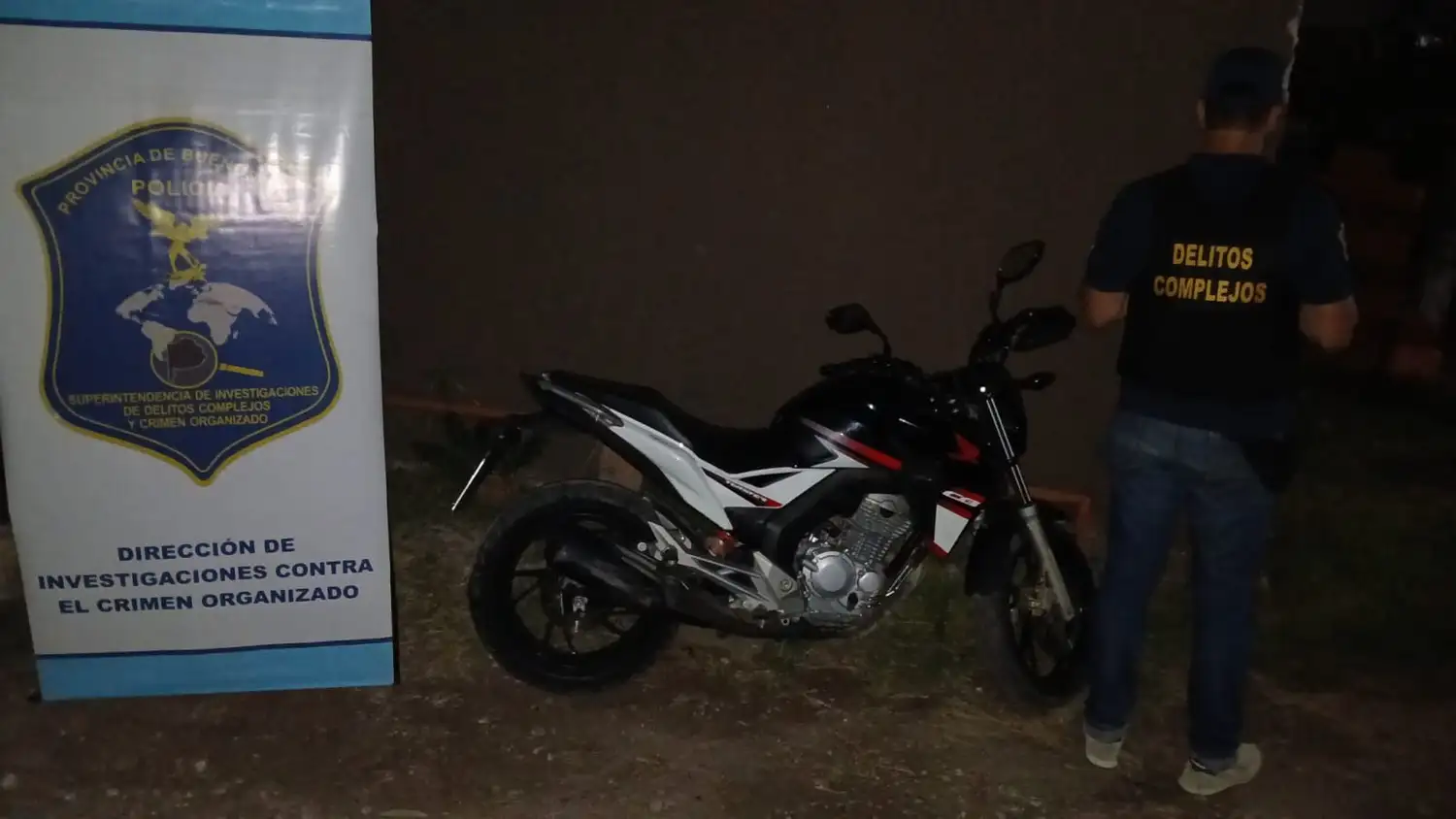 Quedaron bajo investigación un automóvil Ford Focus y una motocicleta Honda CB Twister utilizados en la operatoria.