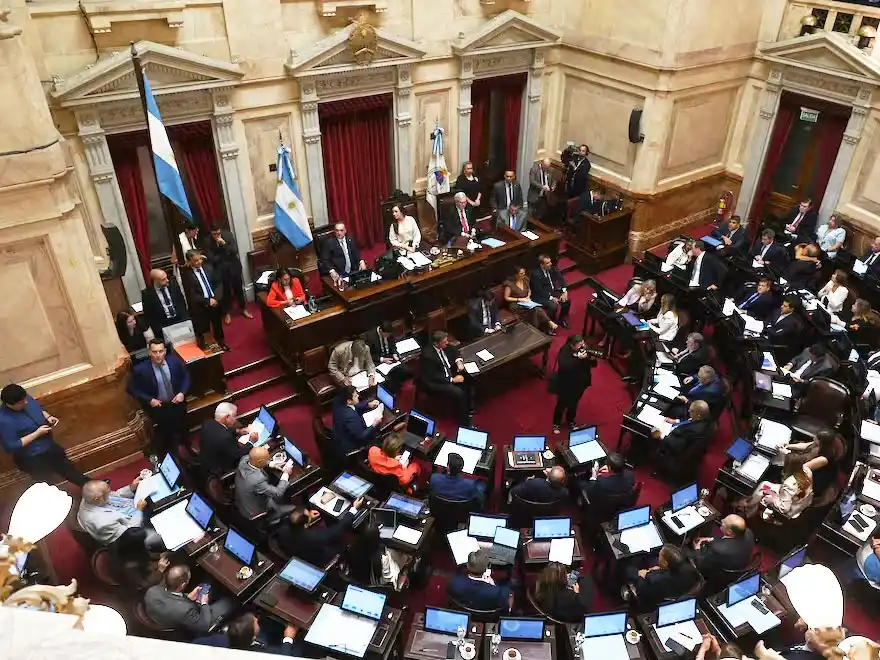 El Gobierno hizo cambios de último minuto en la reforma laboral que benefician a gremios  y cámaras empresariales