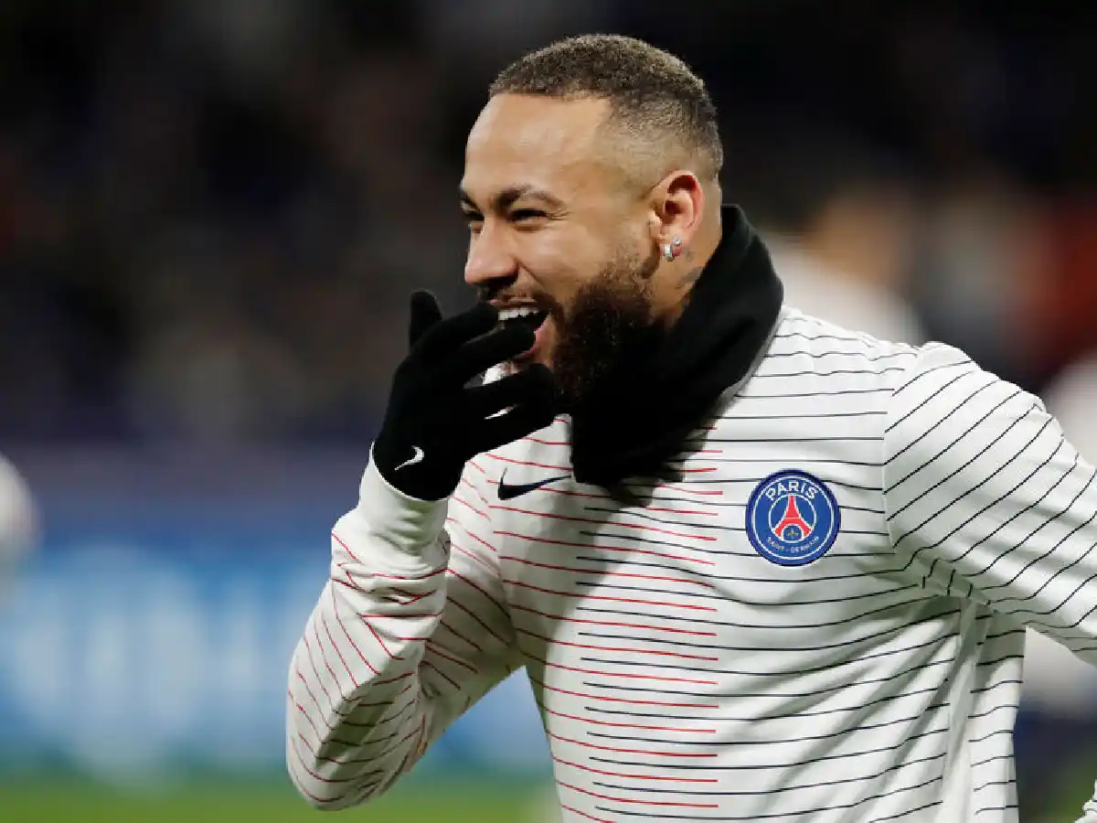 Neymar volvió a Francia 