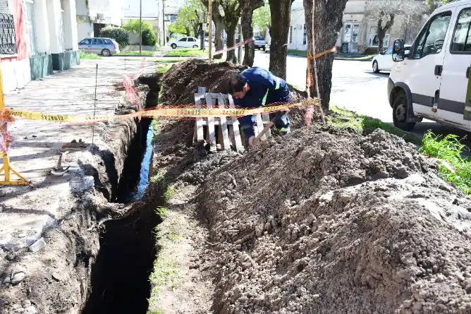 Obras en Chascomús: recambio de cañerías para optimizar el servicio cloacal