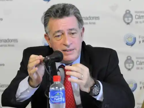 Senador Oliva busca que docentes sean evaluados por alumnos, padres y colegas