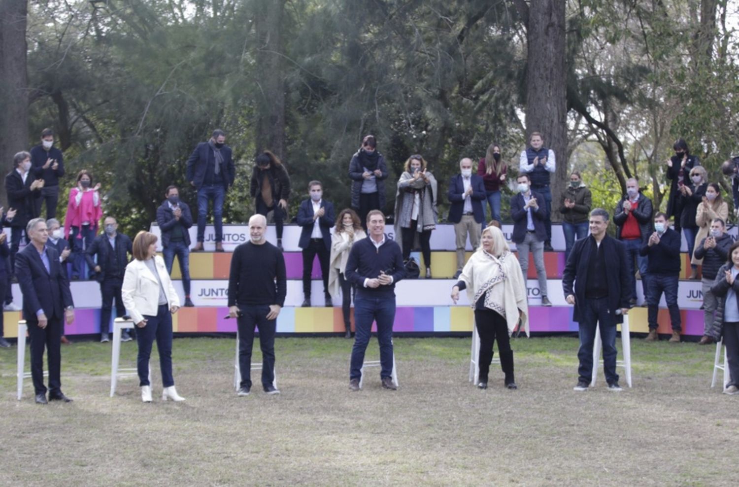 Con una foto de unidad, Santilli lanzó su precandidatura en la Provincia