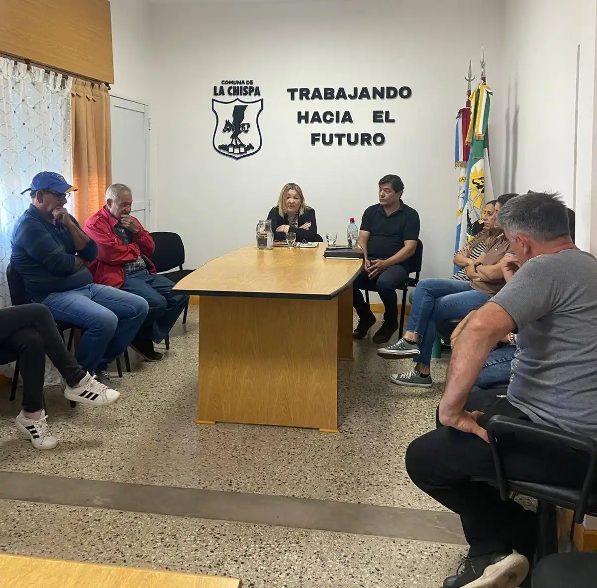 La entrega del bono se llevó adelante en la comuna local.