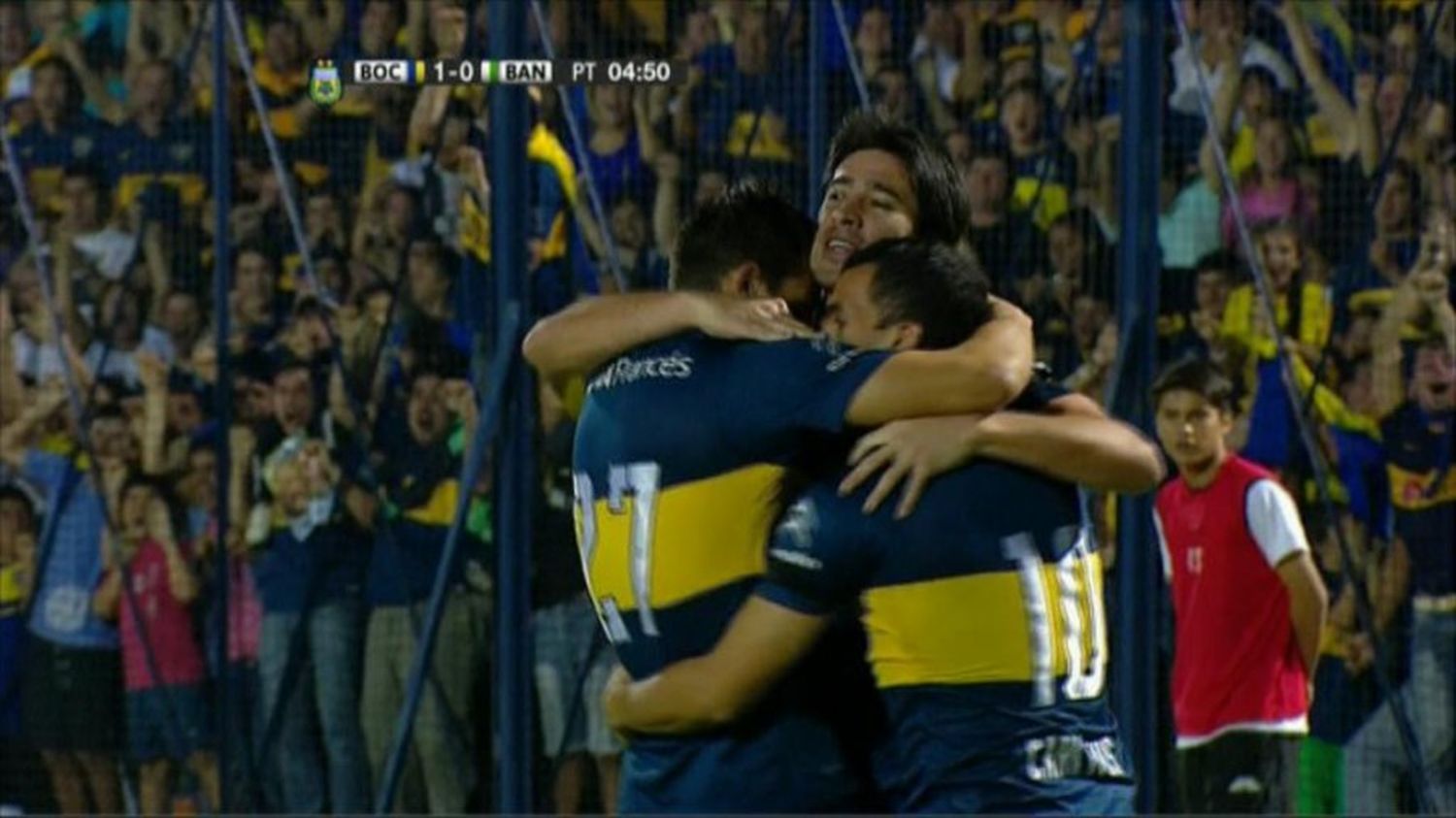 Con el regreso goleador de Tevez, Boca venció a Banfield y avanzó a octavos de final