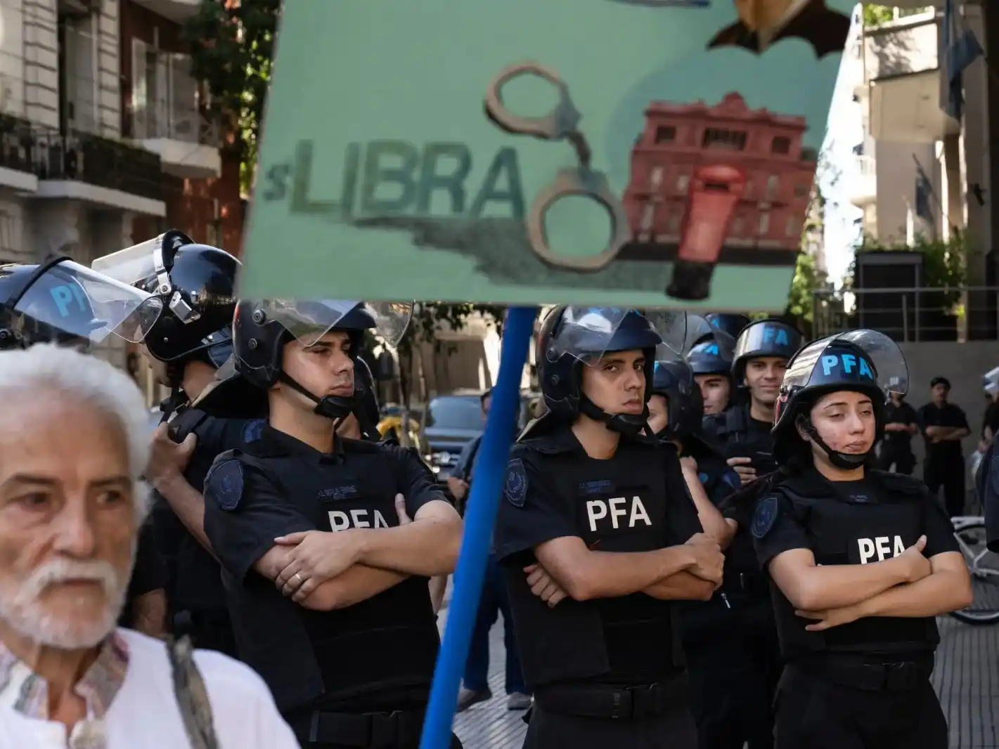 La foto publicada por The New York Times en la nota periodística sobre Milei y $Libra.