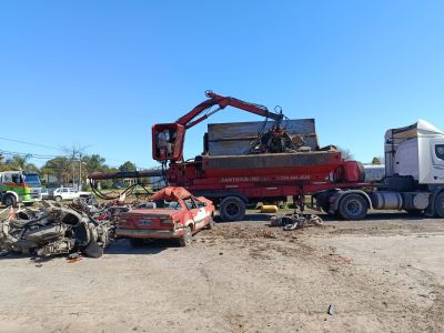 Tras haber sido secuestrados en distintos operativos de control, compactaron más de 50 vehículos en Pueblo Belgrano