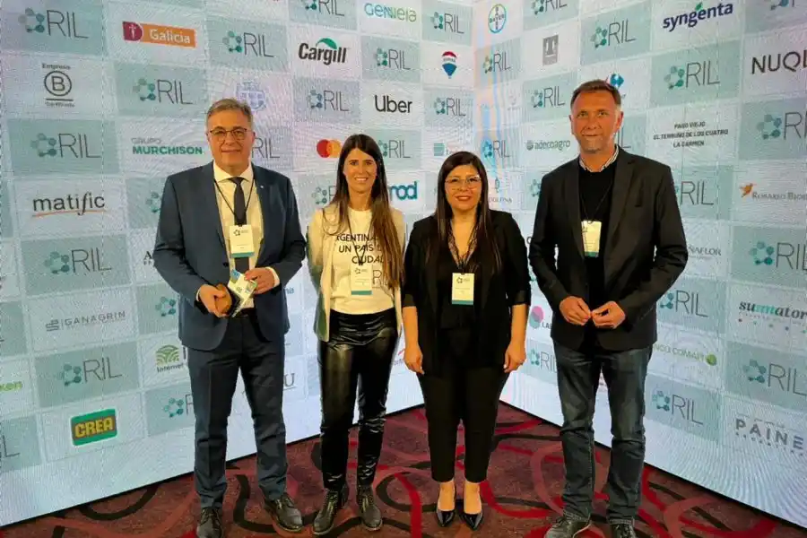 Castellano participó de un encuentro en Buenos Aires, con intendentes y empresarios líderes del país