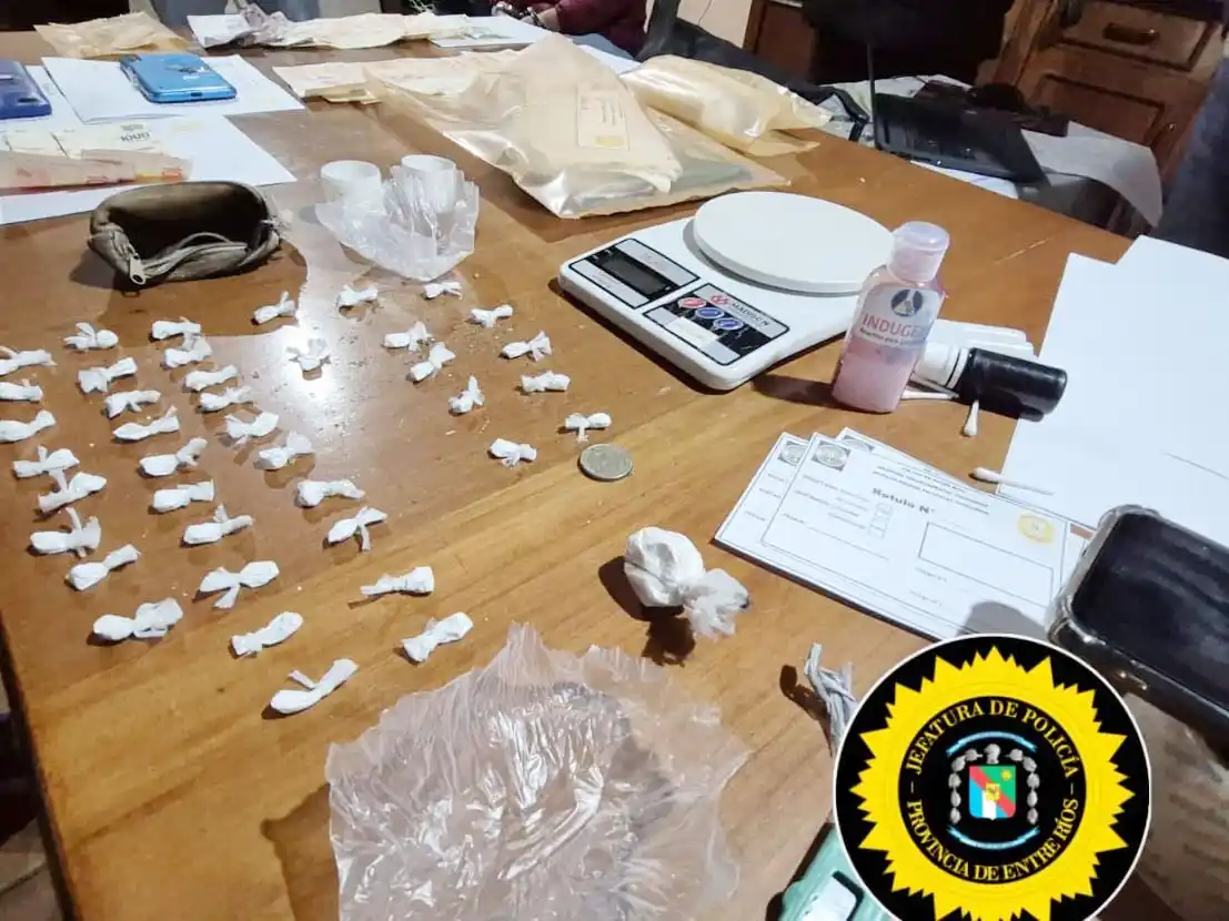 Secuestran cocaína, dinero y detienen a dos personas en allanamiento